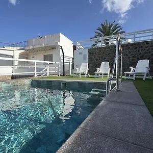 https://la-vizcainita-2-bedroom-villa-with-patio-and-bbq.in-canary-islands.com